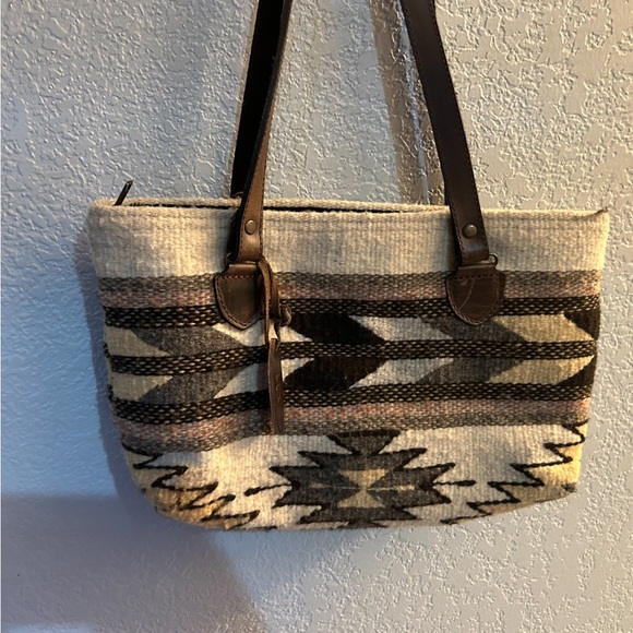 Beautiful Mz made shoulder bag - Picture 1 of 2